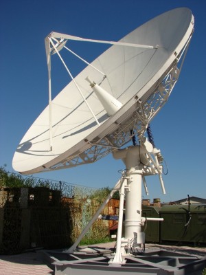 Fixed earth station antenna